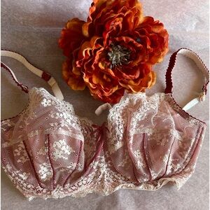 Elegant Lace Underwire Bra - Red and Cream
